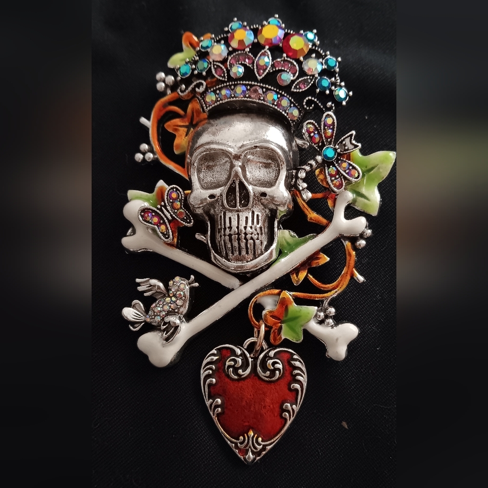 SKULL CROWN RHINESTONE BROOCH - Picture 2 of 6